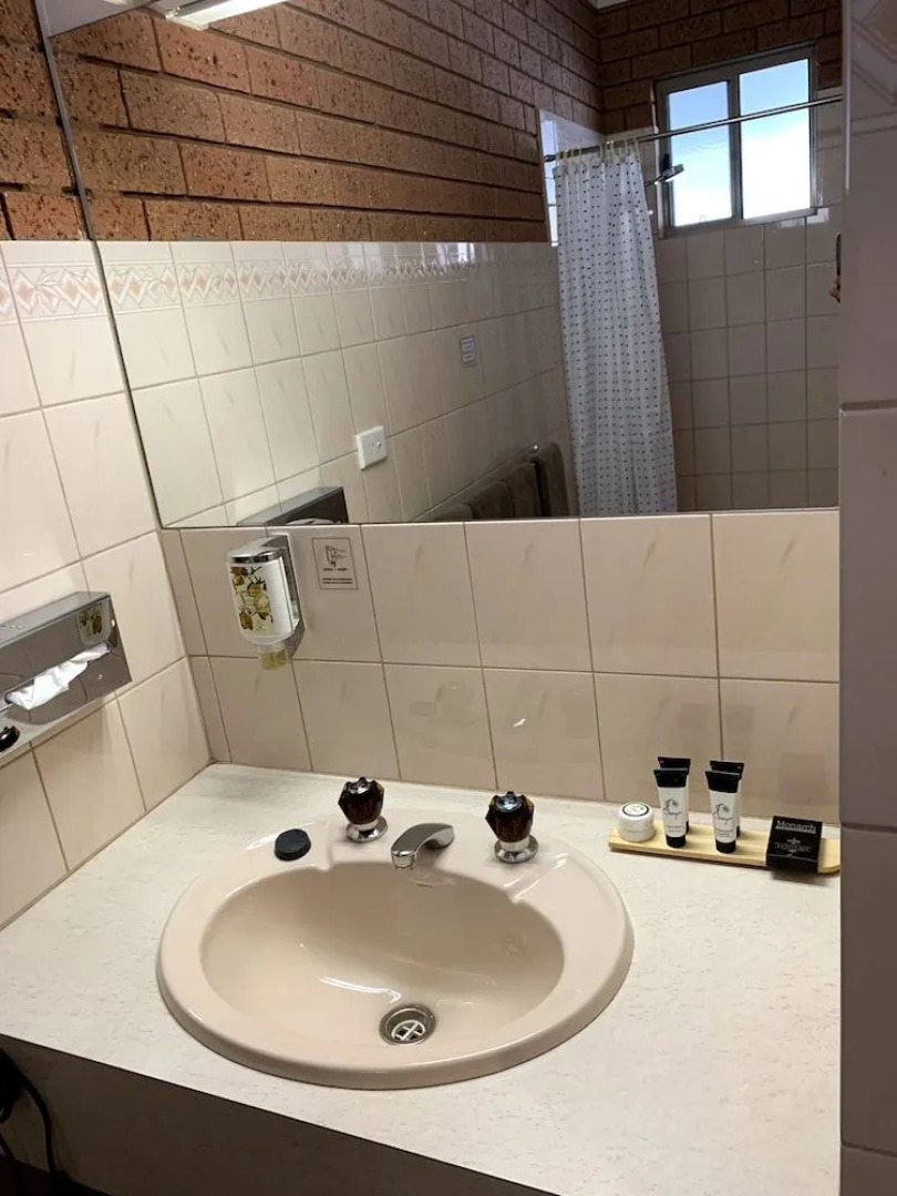 Kingswood Motel & Apartments