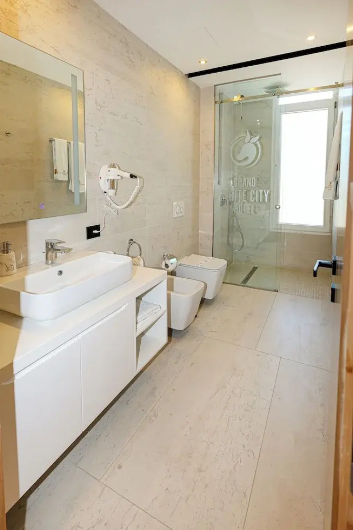 Grand White City Hotel