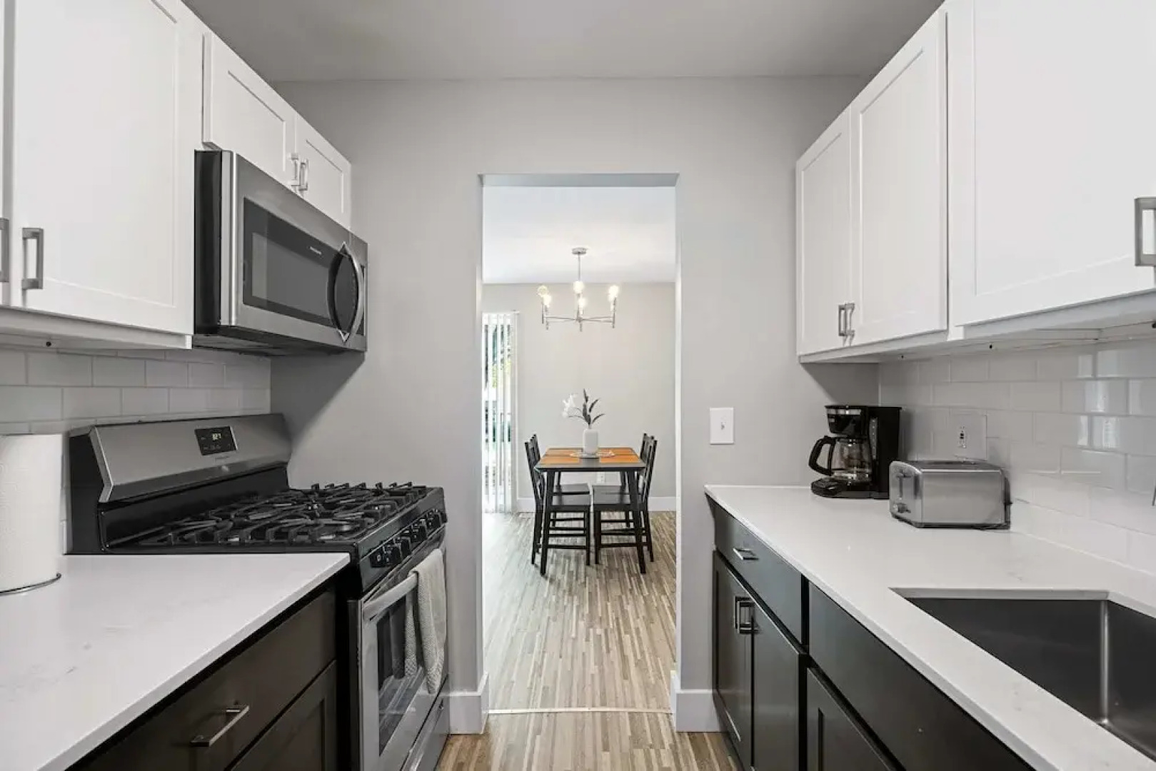 Bright and Airy 2BR 2BA in the Heart of the City