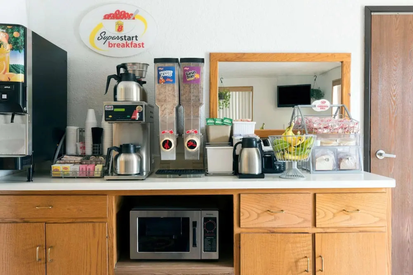 Super 8 Twinsburg/Cleveland Area