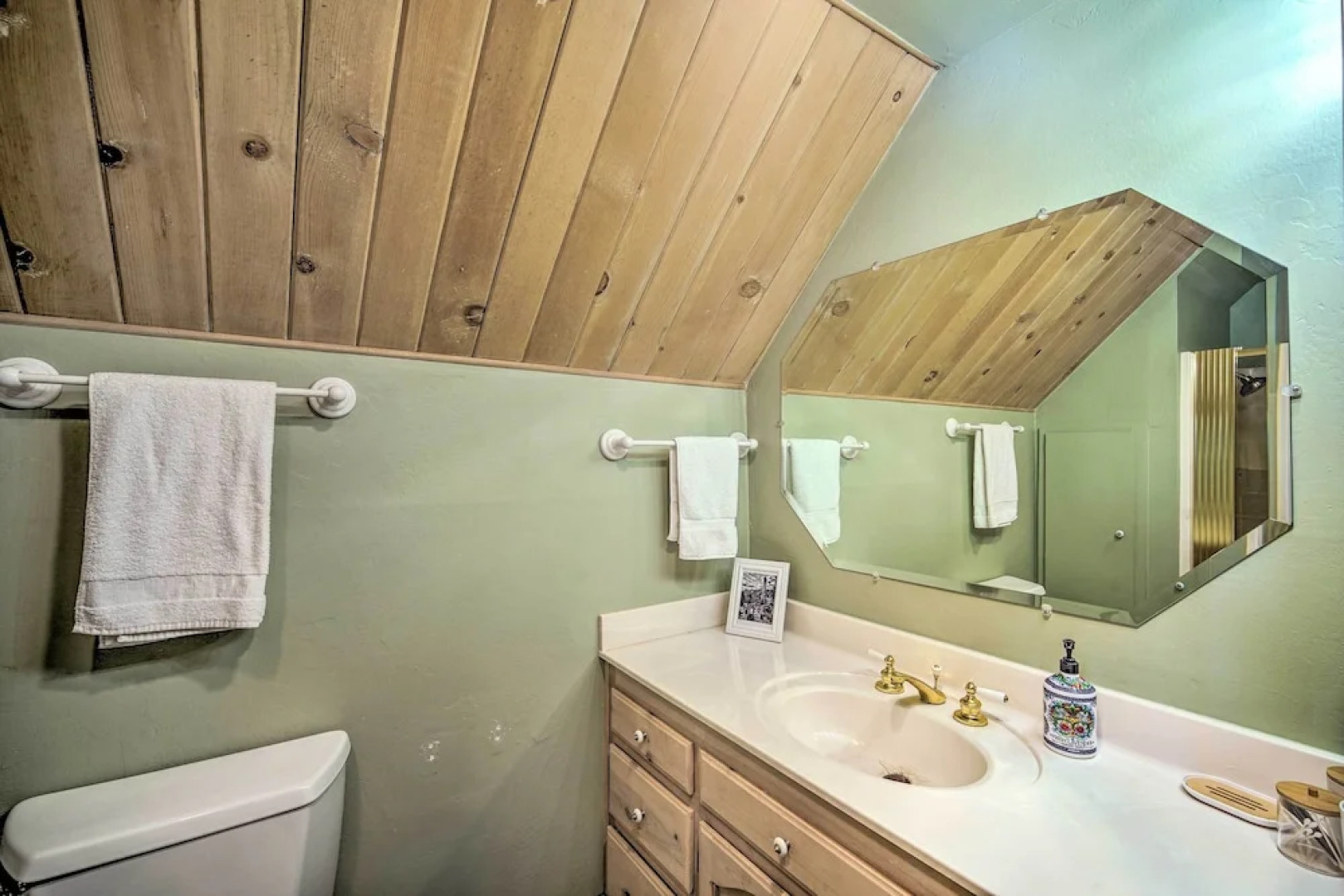 Lake Arrowhead Cabin w/ Game Room + Hot Tub!