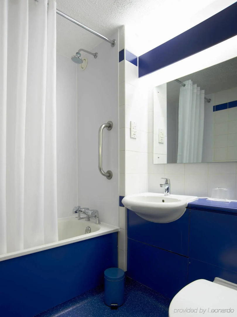 Travelodge London Kings Cross Royal Scot Hotel