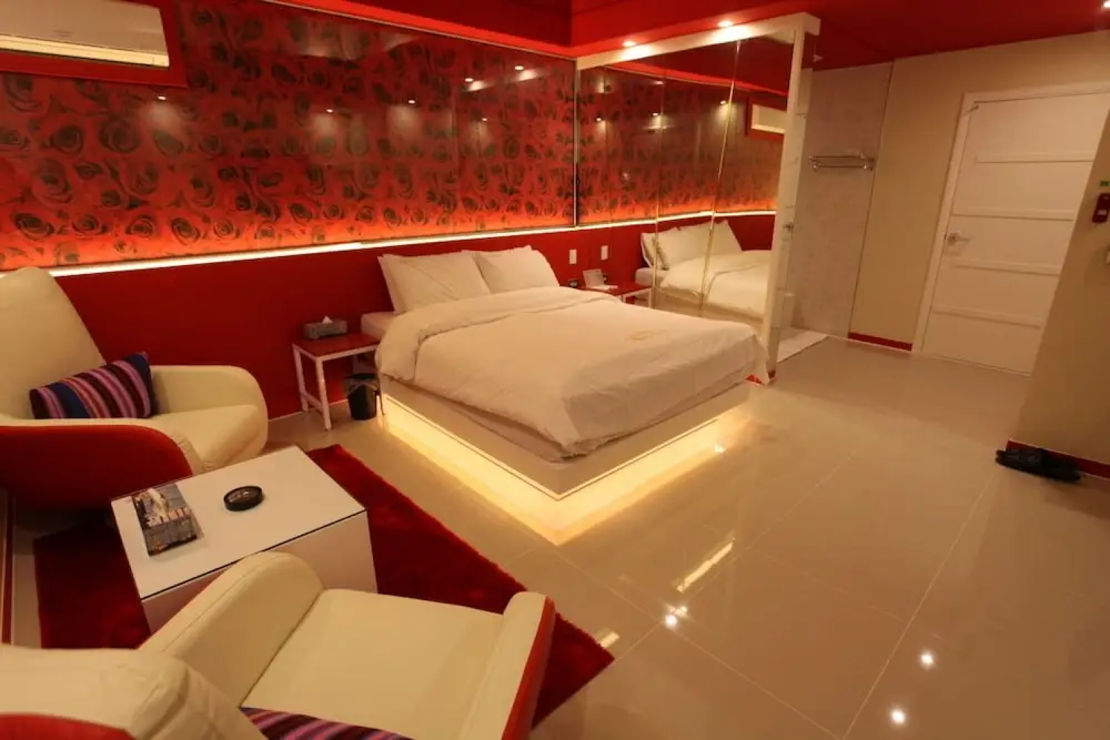 S Petite Hotel