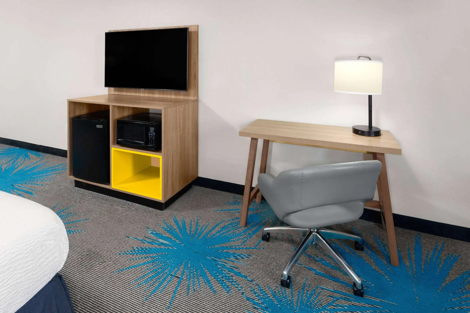 Days Inn & Suites by Wyndham Morris/I-80