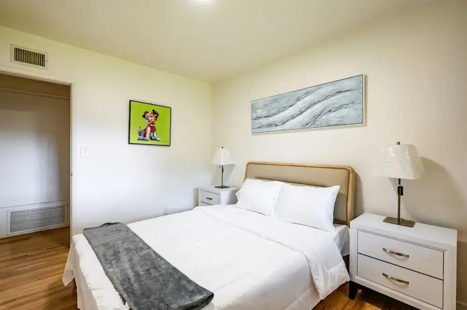 Perfect Family Home With Fireplace Spacious Yard