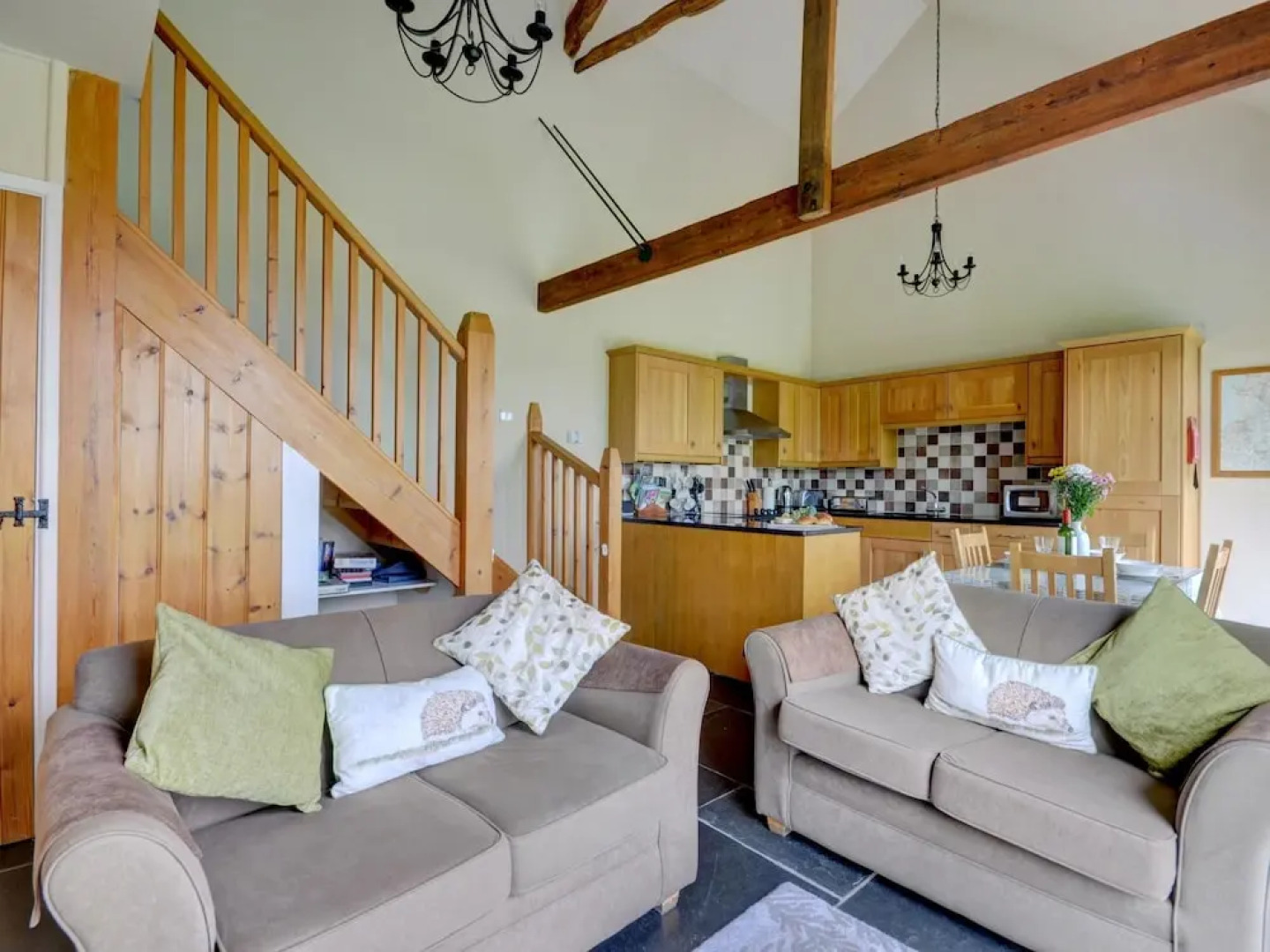 Large, Modern Farmhouse in Umberleigh, With Heigh Ceilings and Beautiful Terrace