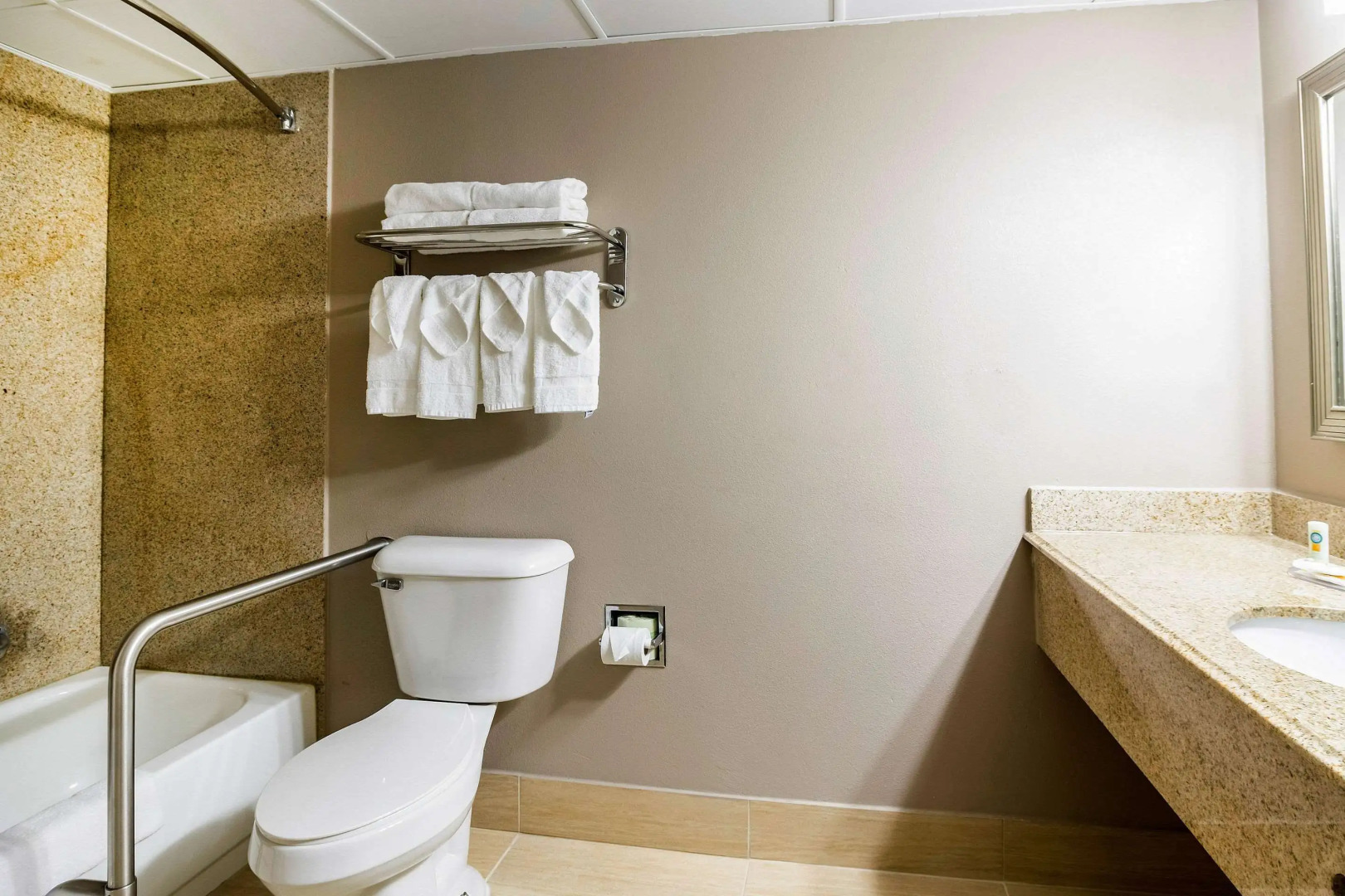 Quality Inn & Suites Arden Hills - Saint Paul North