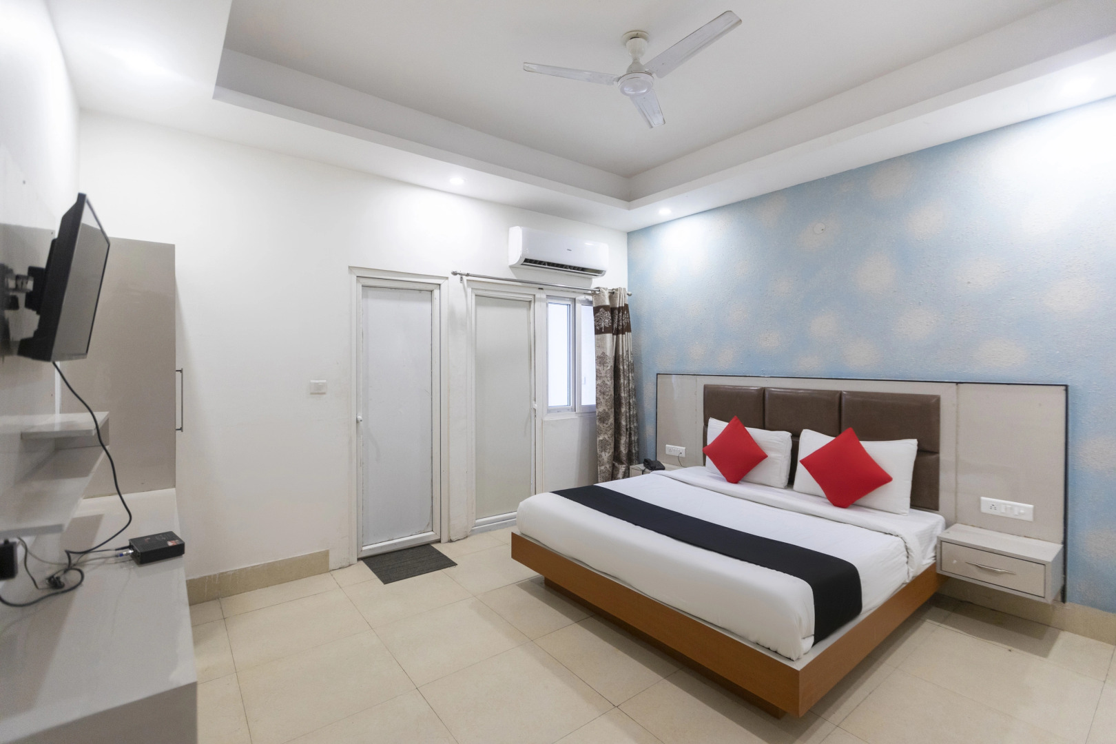 Hotel Noida Suites
