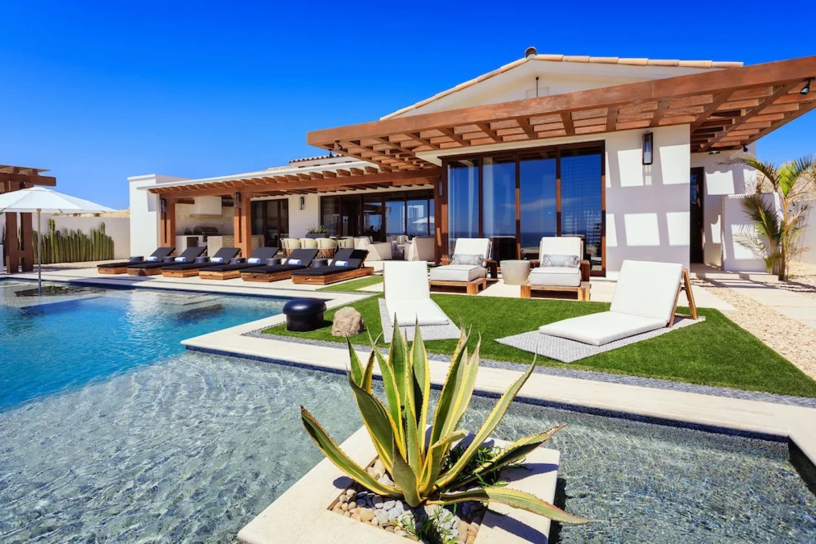 Norman Estate 18 - 3 BR Ocean Front