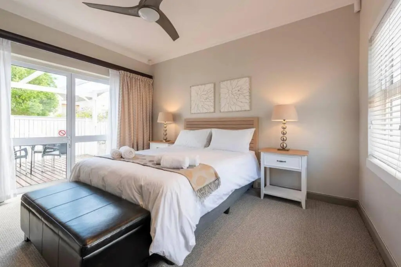 Sedgefield - Quick WALK to Beach. REDUCED Winter Rates - Sleeps 6 Guests