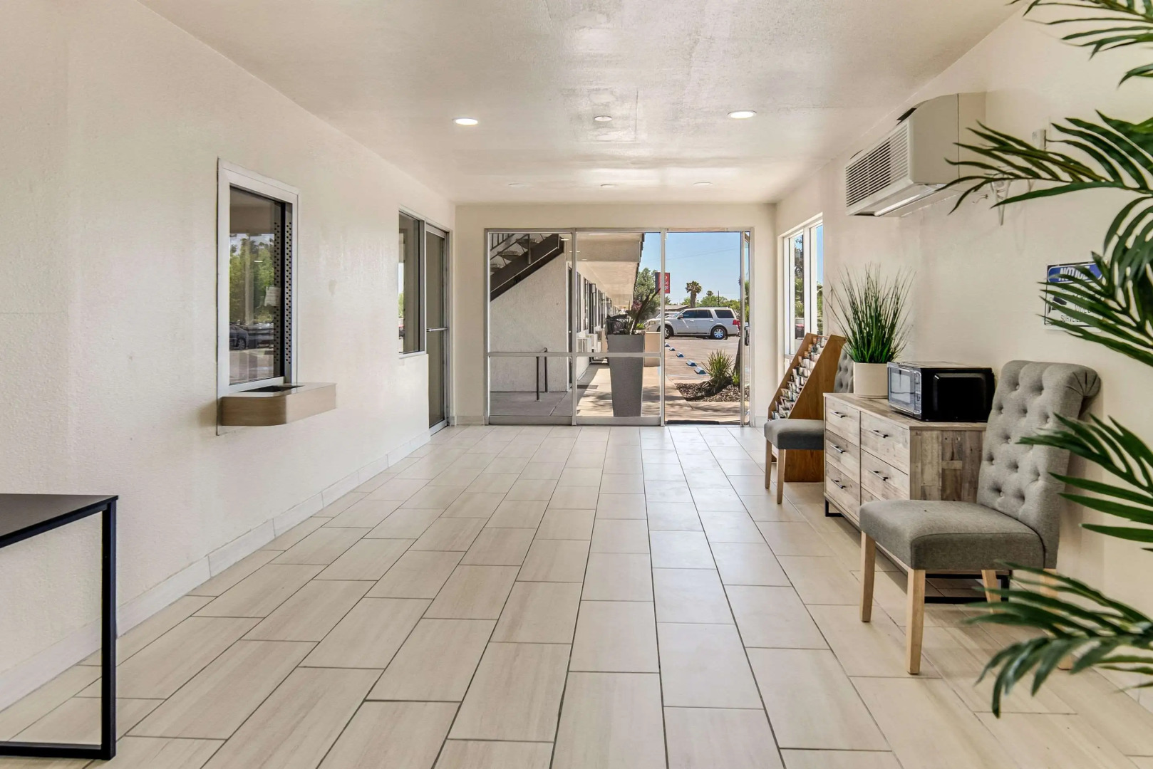 Econo Lodge Stockton near I-5 Fairgrounds