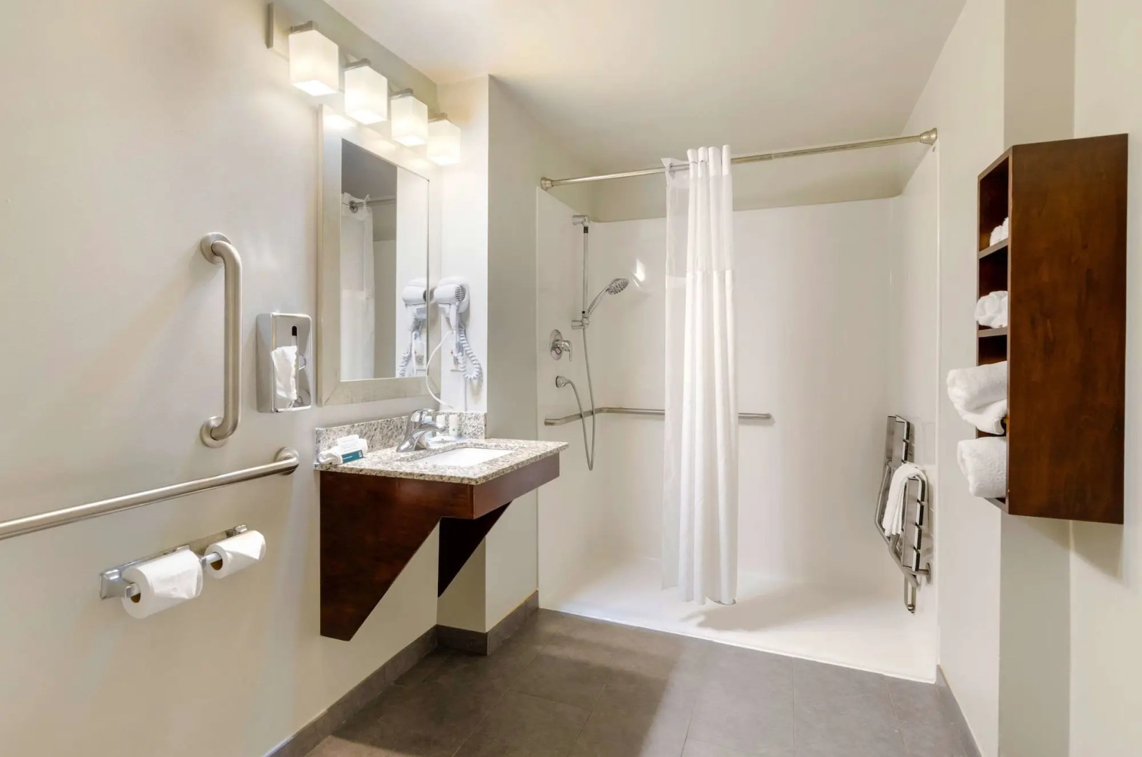 Clarion Pointe Staunton East