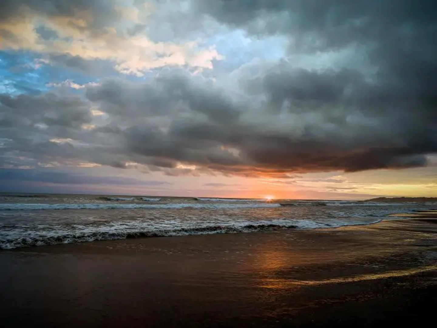 Sunset Del Mar Resort