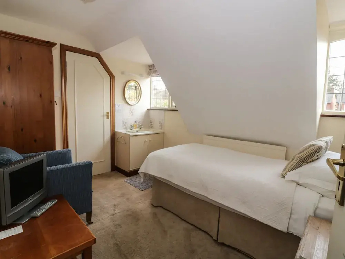 The Lodge off High Street