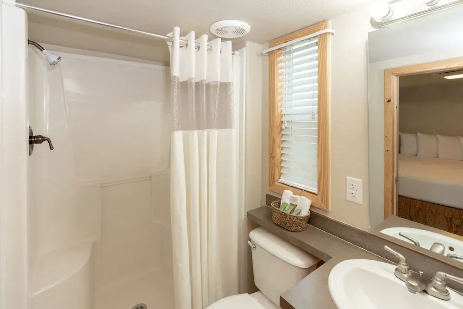 Hill Country Cottage and RV Resort