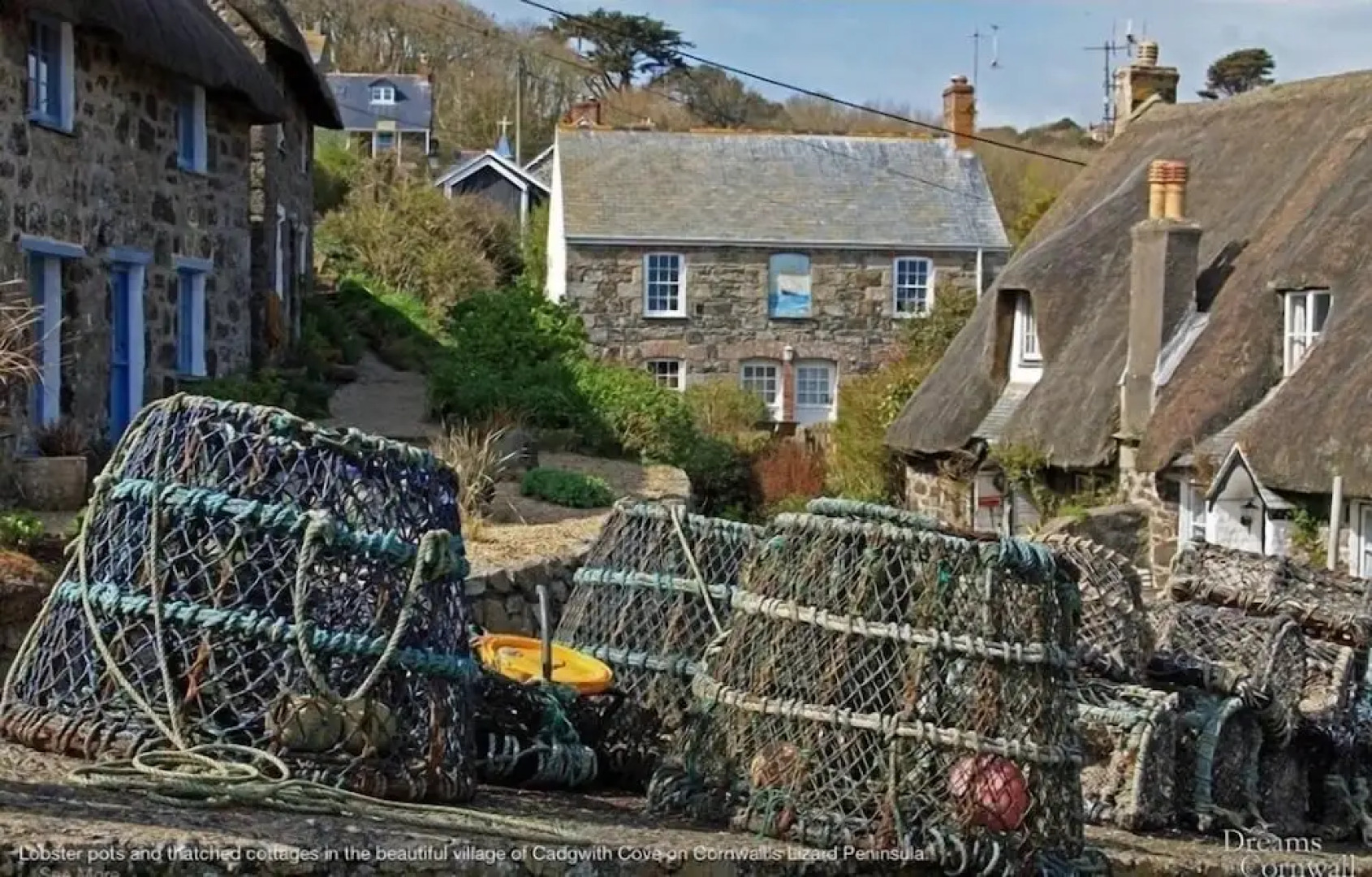Kitty Unique 60s Caravan set in Pretty Garden