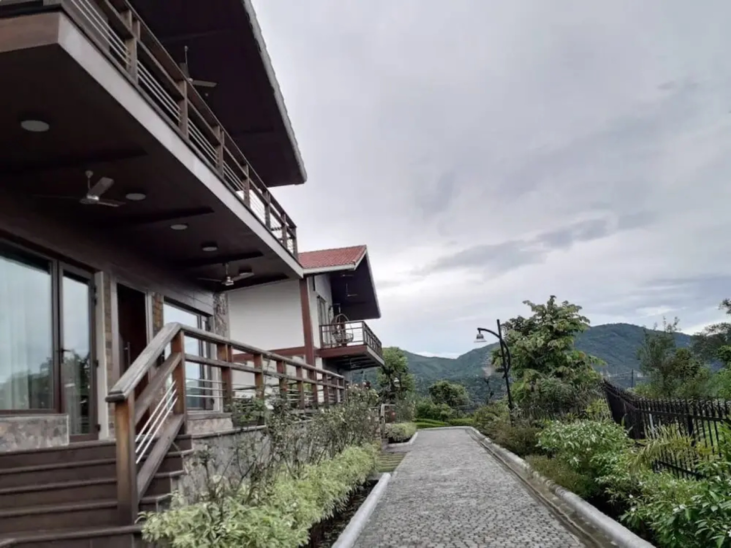 An Extravagant Luxurious Pushp Villa Overlooking The Ganges and Rishikesh Valley