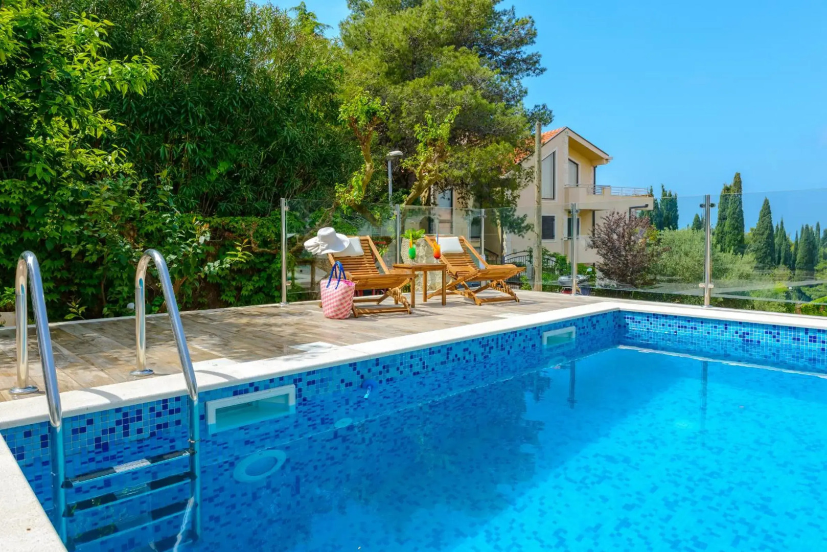 Tandem Apartments with Swimming pool