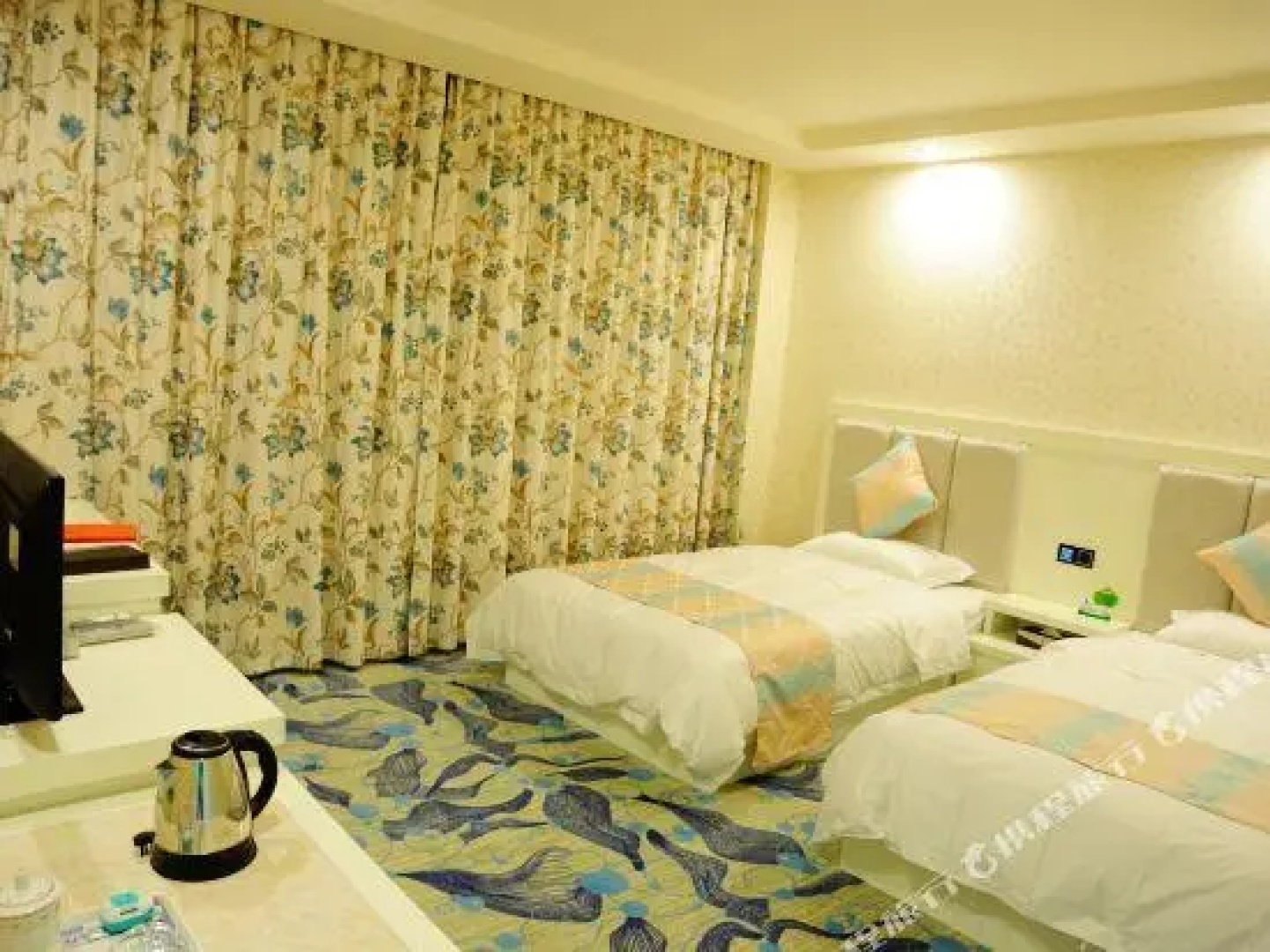 Luxi Yunjia Theme Hotel