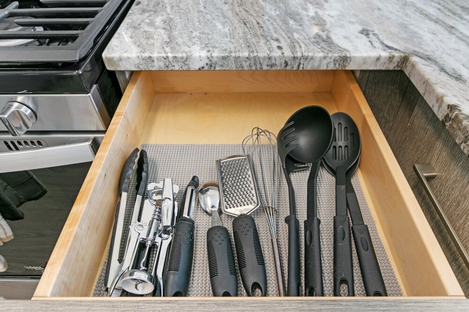 Modern Living 1BR in Warrenville