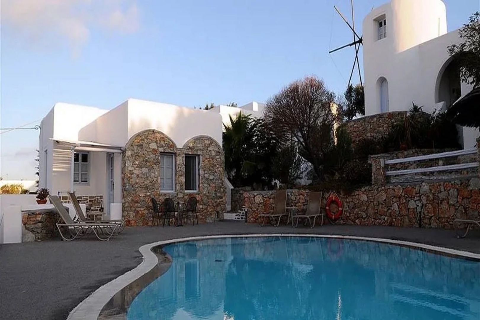 Haraki Studios & Apartments