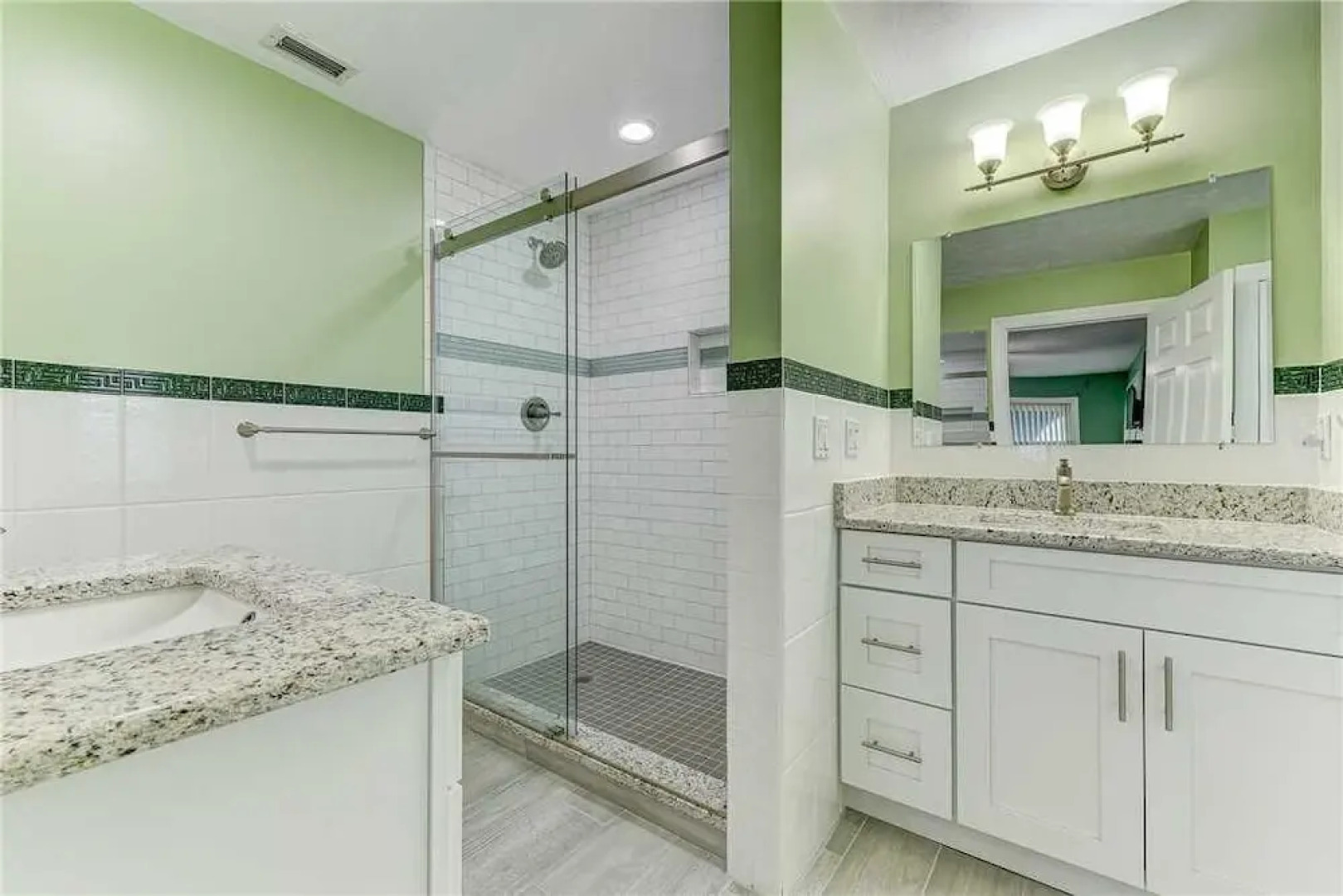 Island Retreat Upper B, Ocean Front, 2 Bedrooms, Sleeps 6