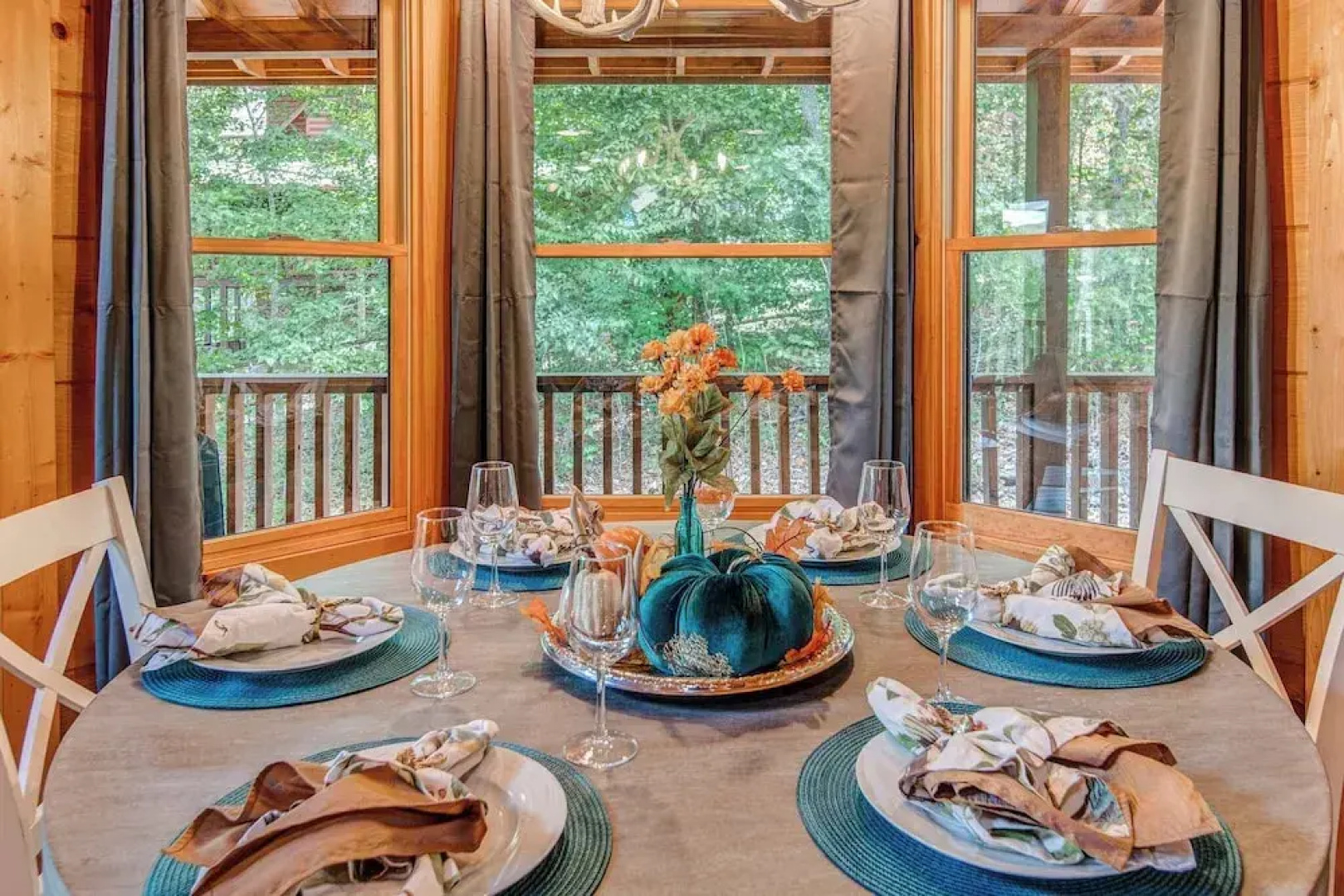 Gorgeous & Secluded 3 BDR Cabin in Mineral Bluff!