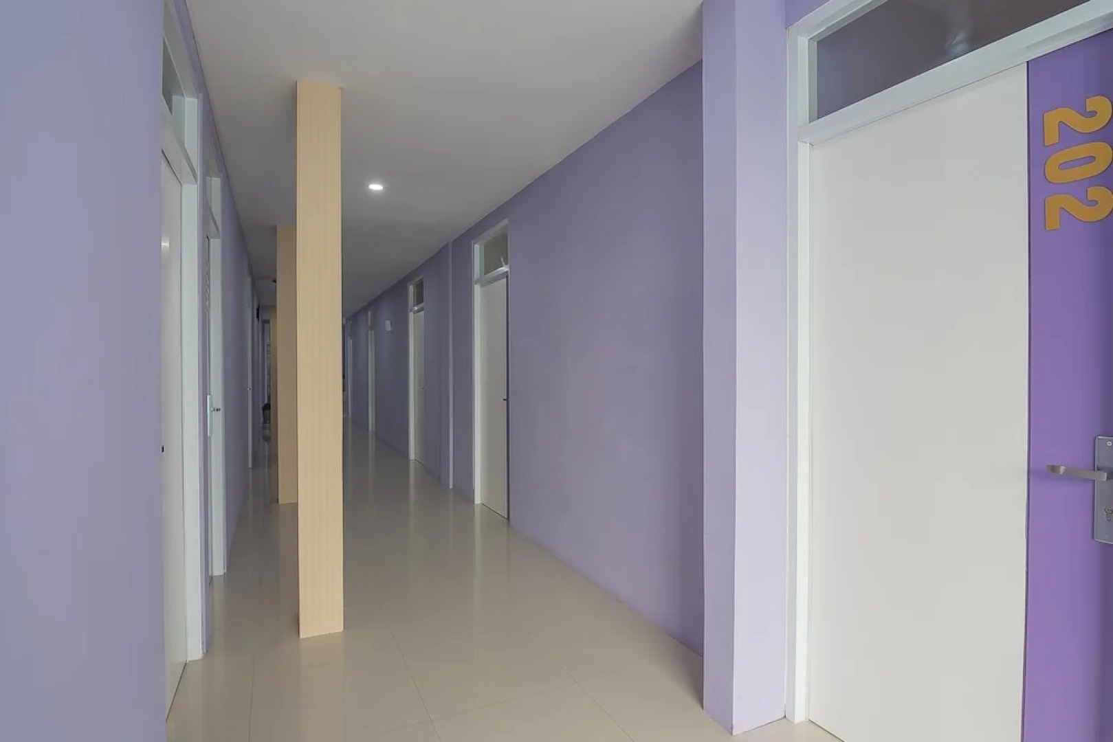 RedDoorz @ Gatot Subroto Street Bandung 2