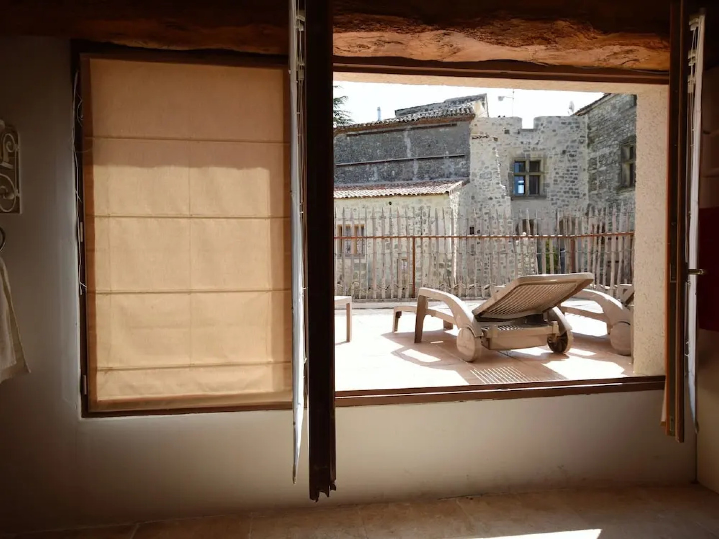 Authentic Castle in Bon-Encontre with Open Kitchen