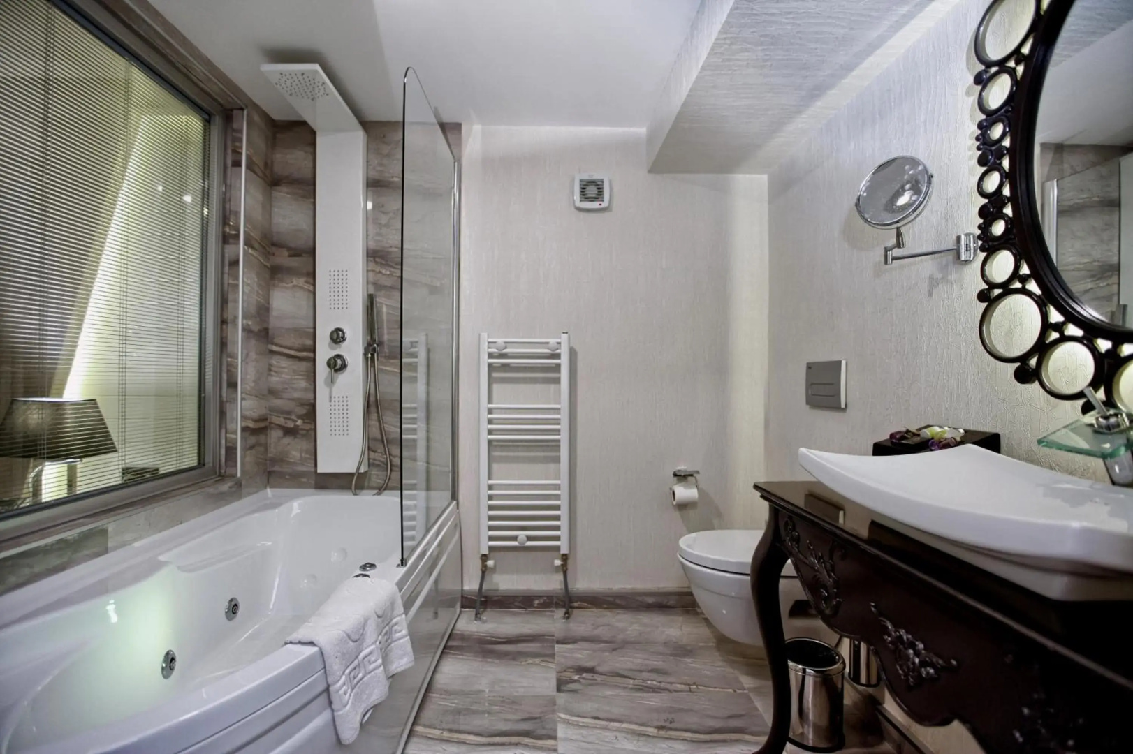 Demonti Otel