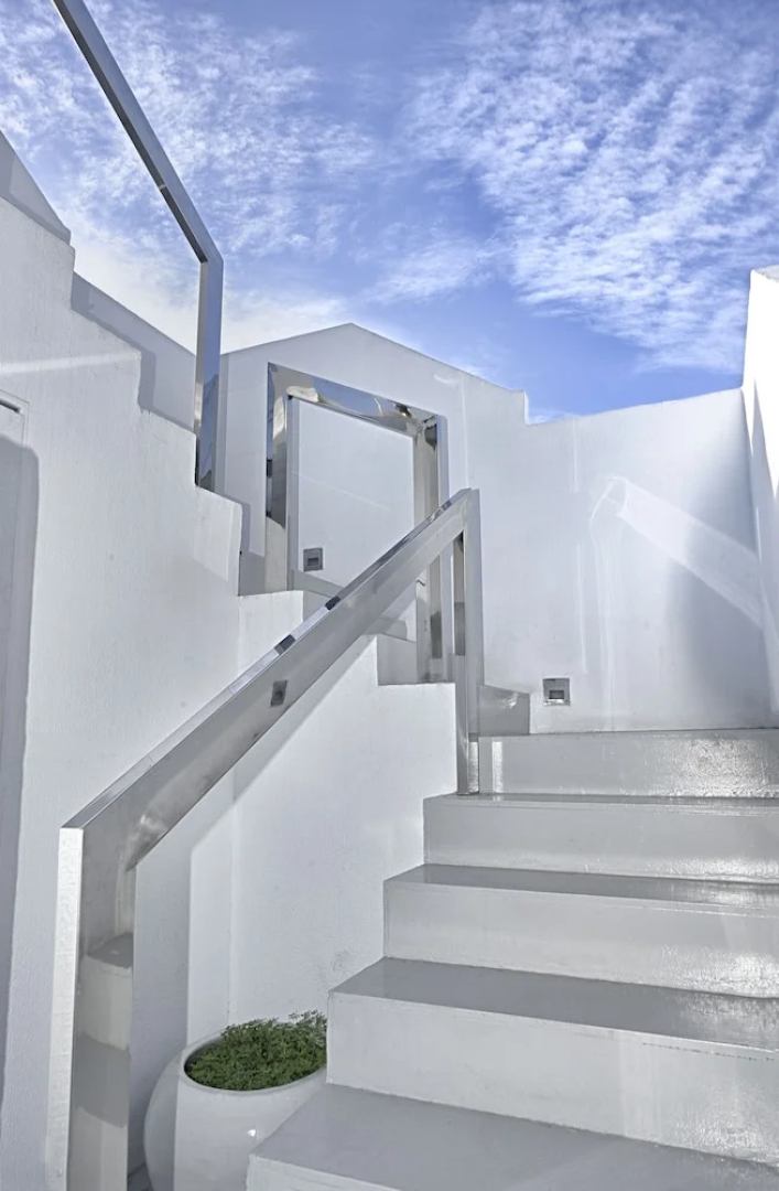 Alto Psyrri Penthouse by K&K