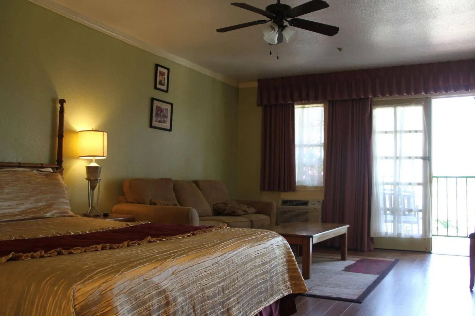 La Paloma Las Flores