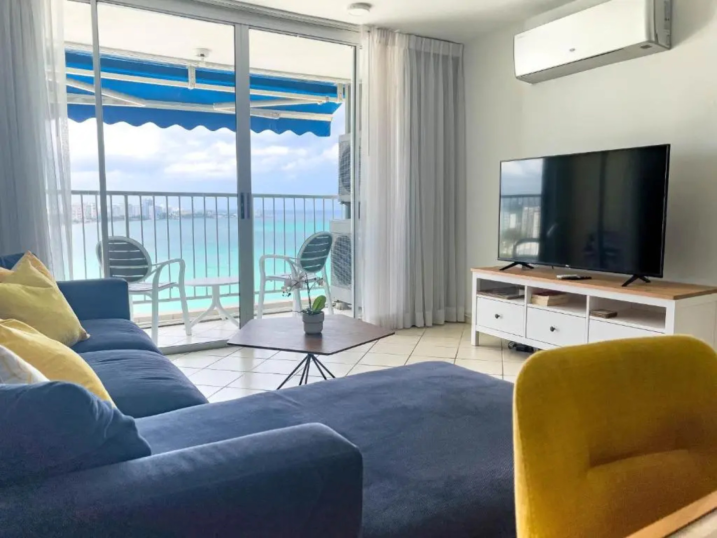 ESJ Towers Máre St Clair by Chana