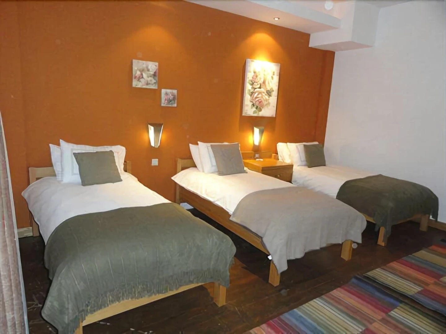 Konvoy Hotel & The Country Club