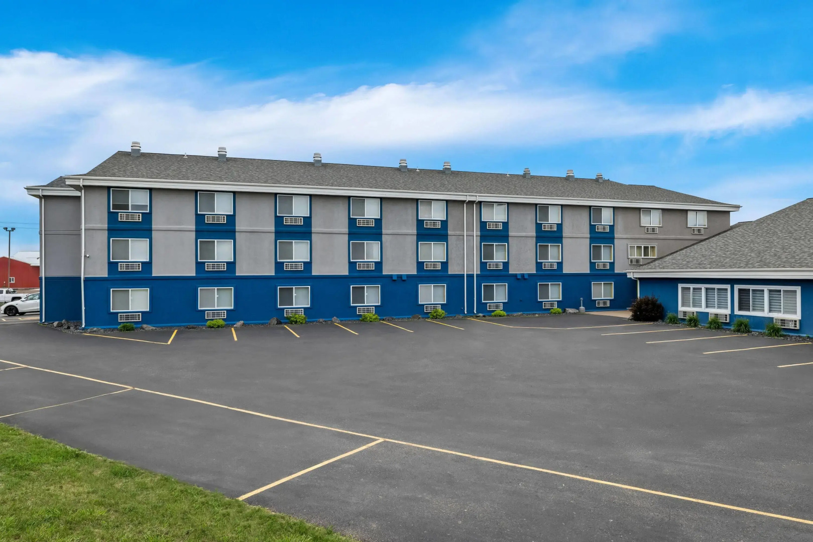 Super 8 by Wyndham Osseo WI