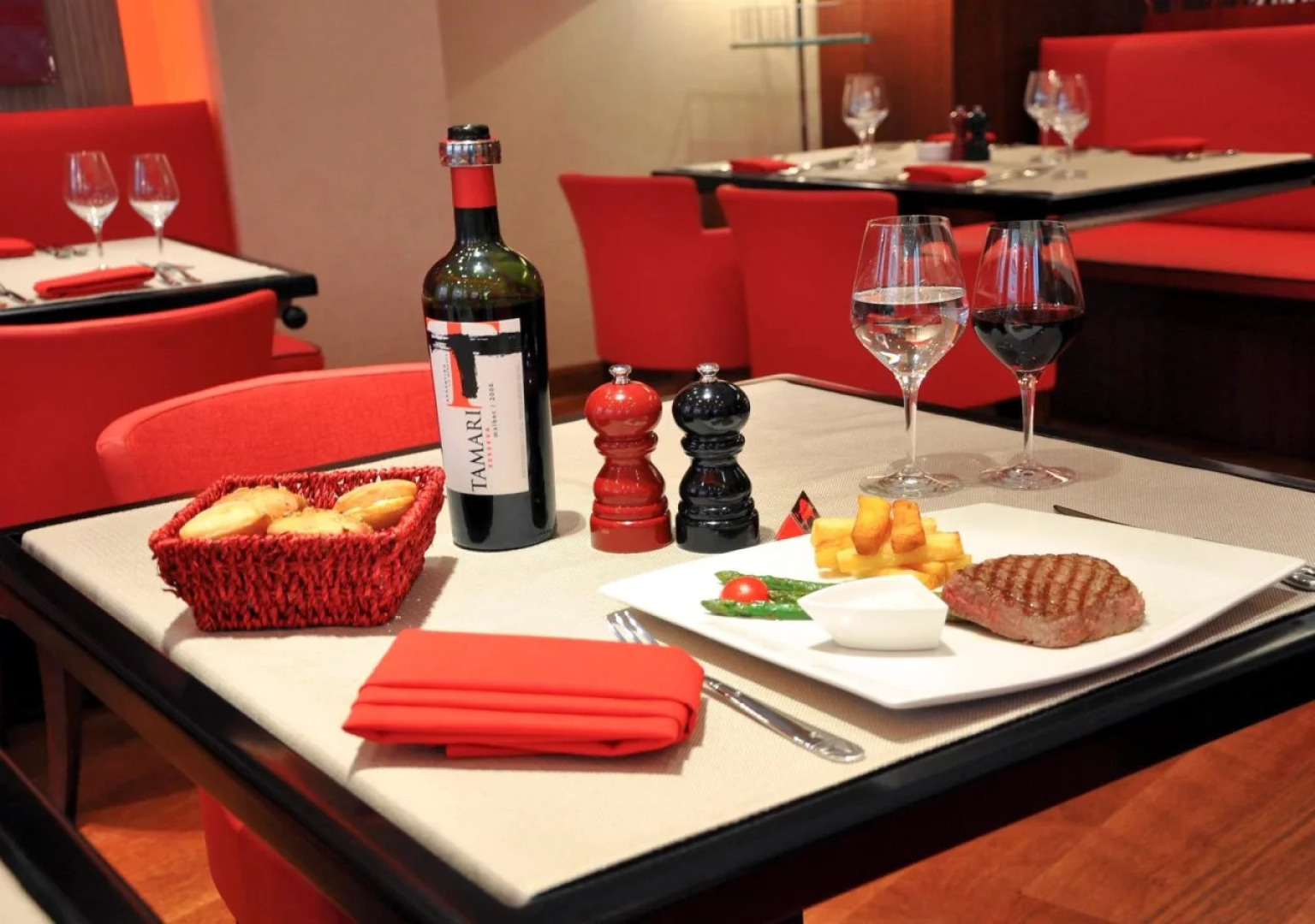 Отель Pullman Bucharest World Trade Center