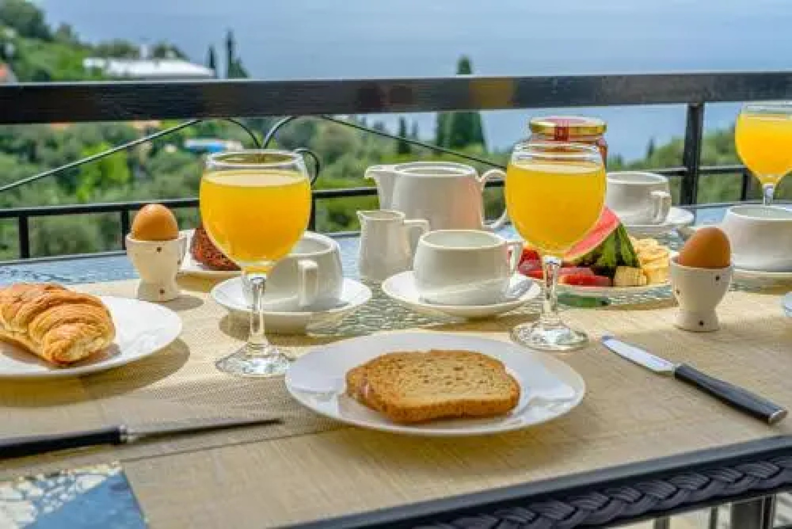 Zeus Pool Apartments