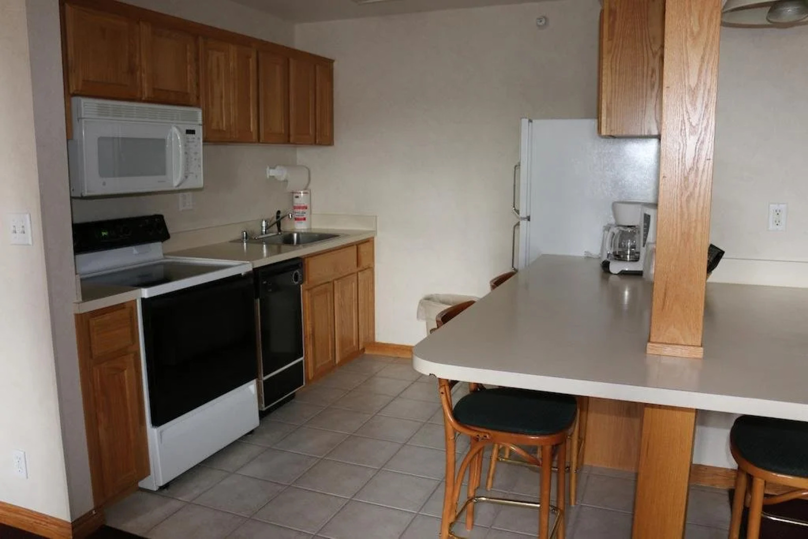 Gray Wolf Inn & Suites