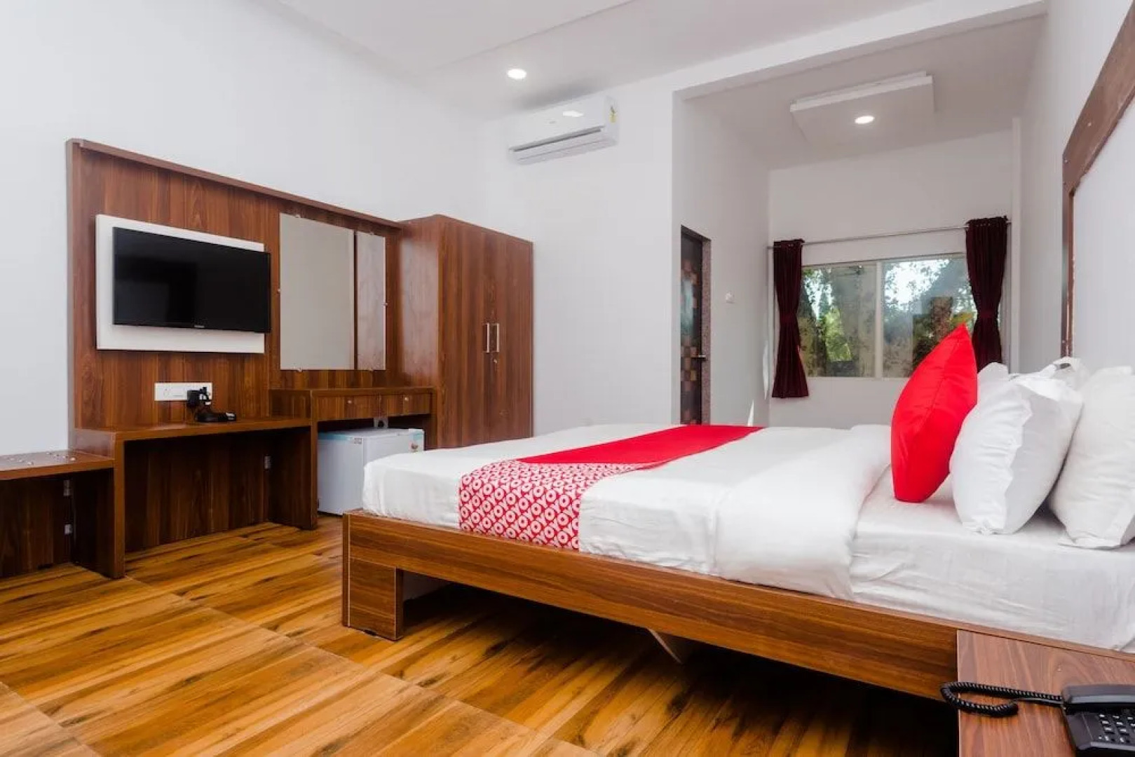 OYO 28759 Green Park Club Resort