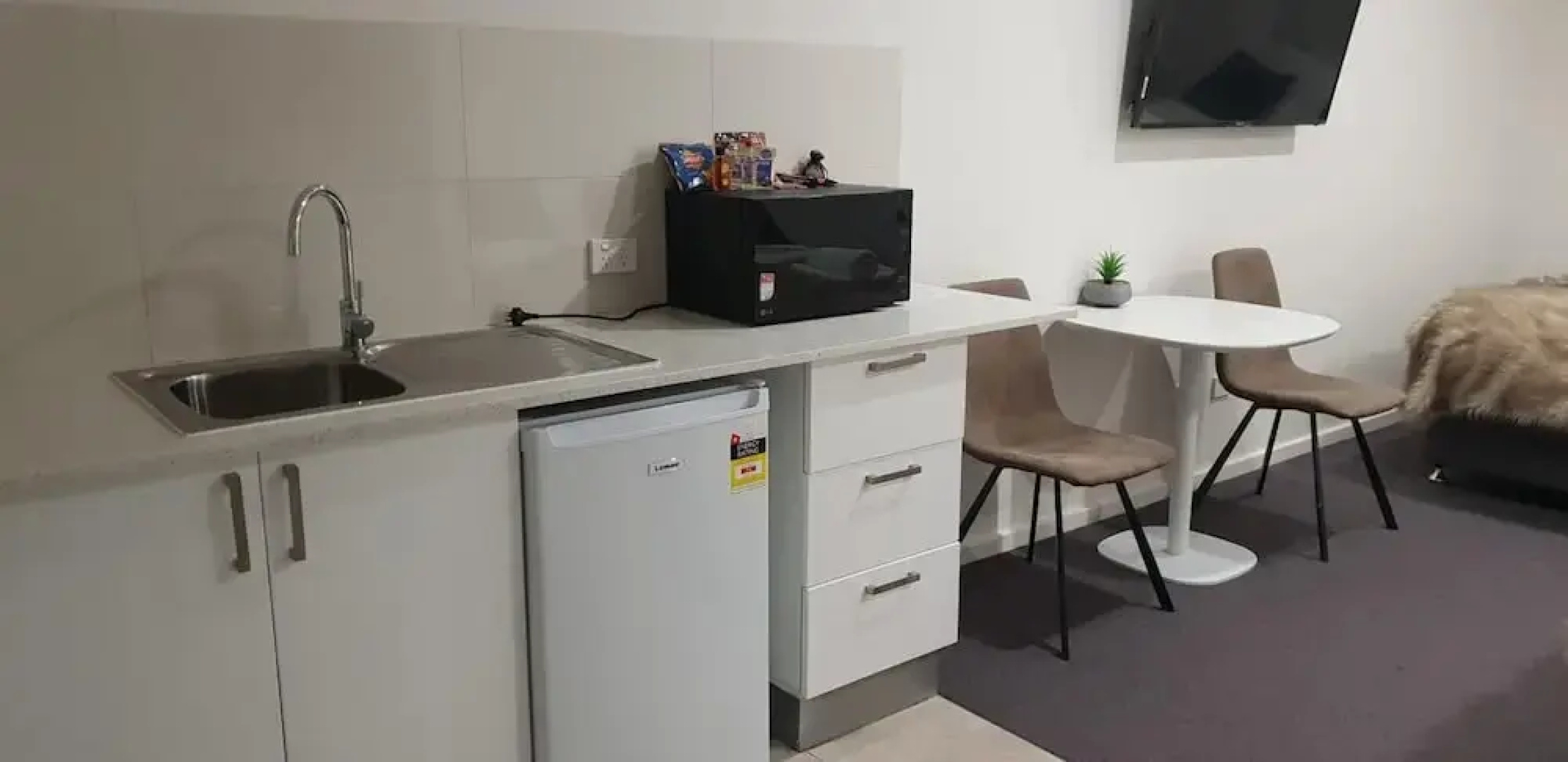 Carlton Suites