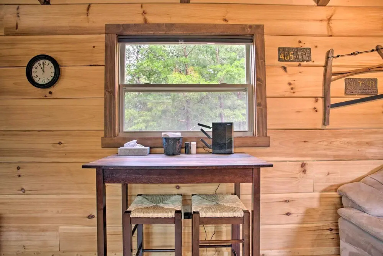 Hike & Snow Play! Mill Spring Cabin Near Winery