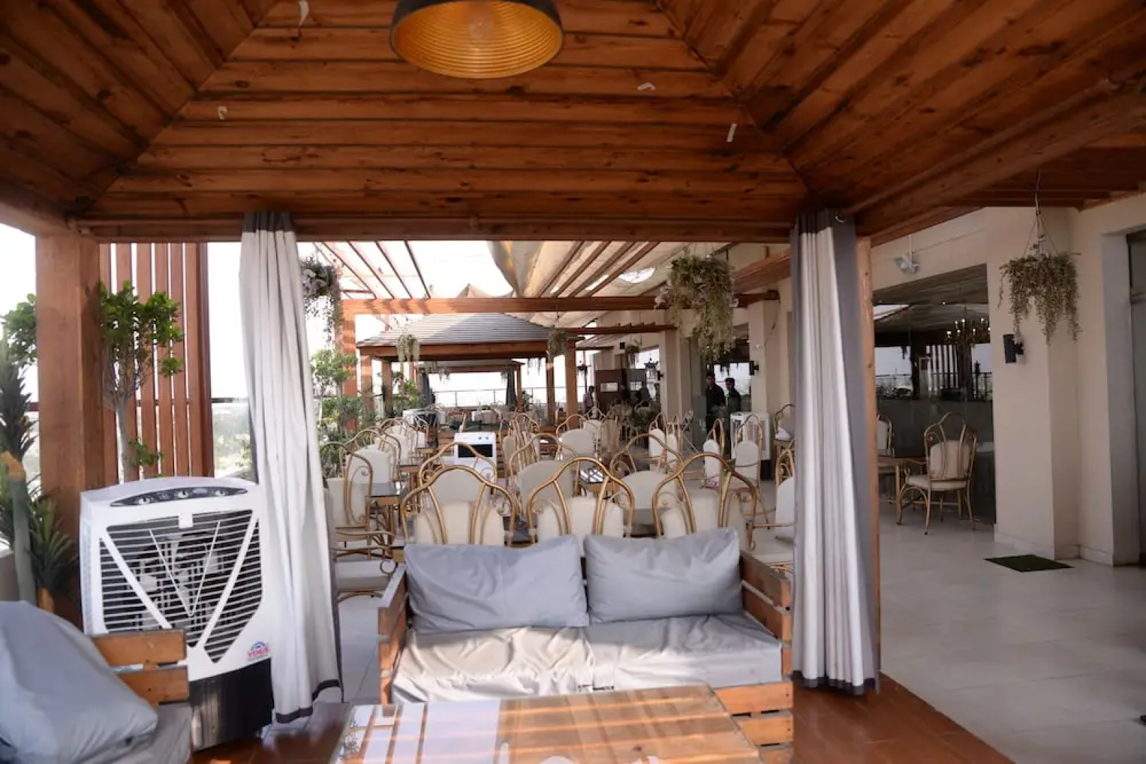 Grand Regent Hotel & Suites