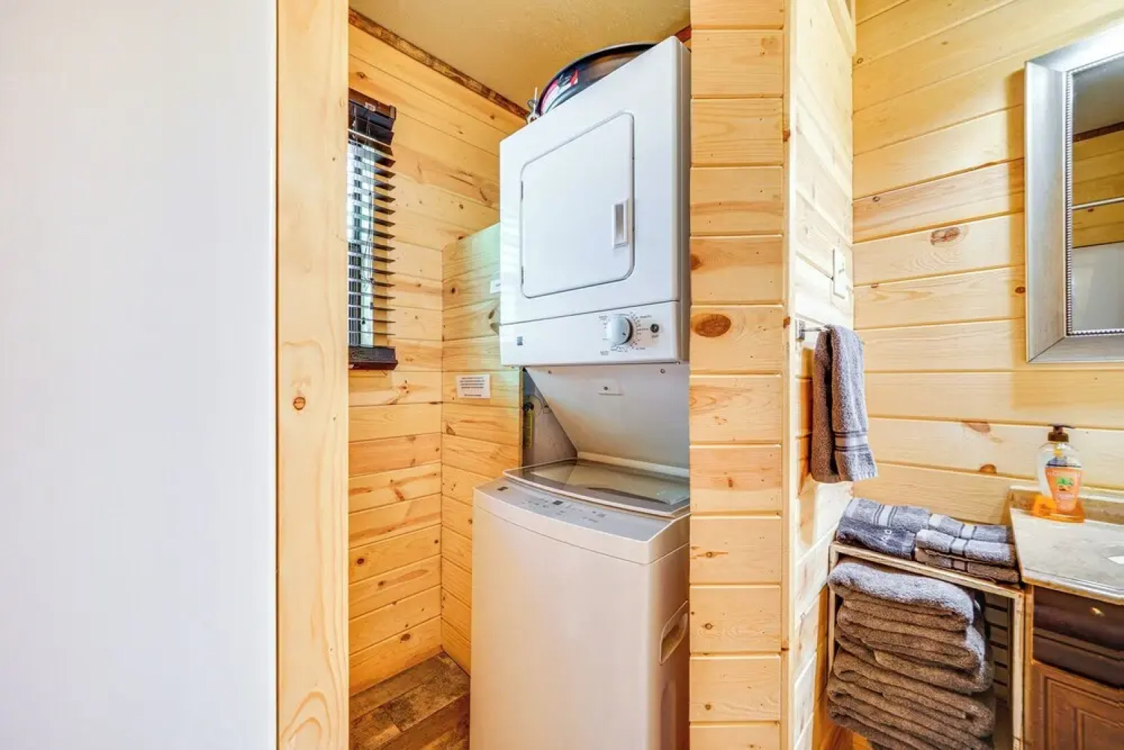 Broken Bow Cabin w/ Hot Tub + Game Room!