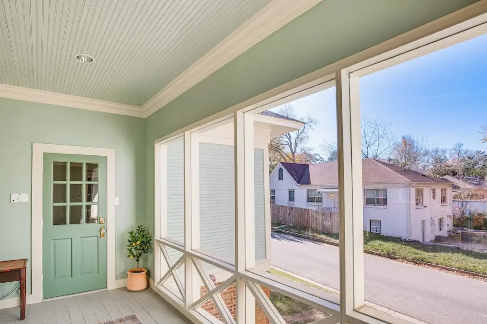 2 Mi to Tyler Rose Garden: Vibrant Apartment!