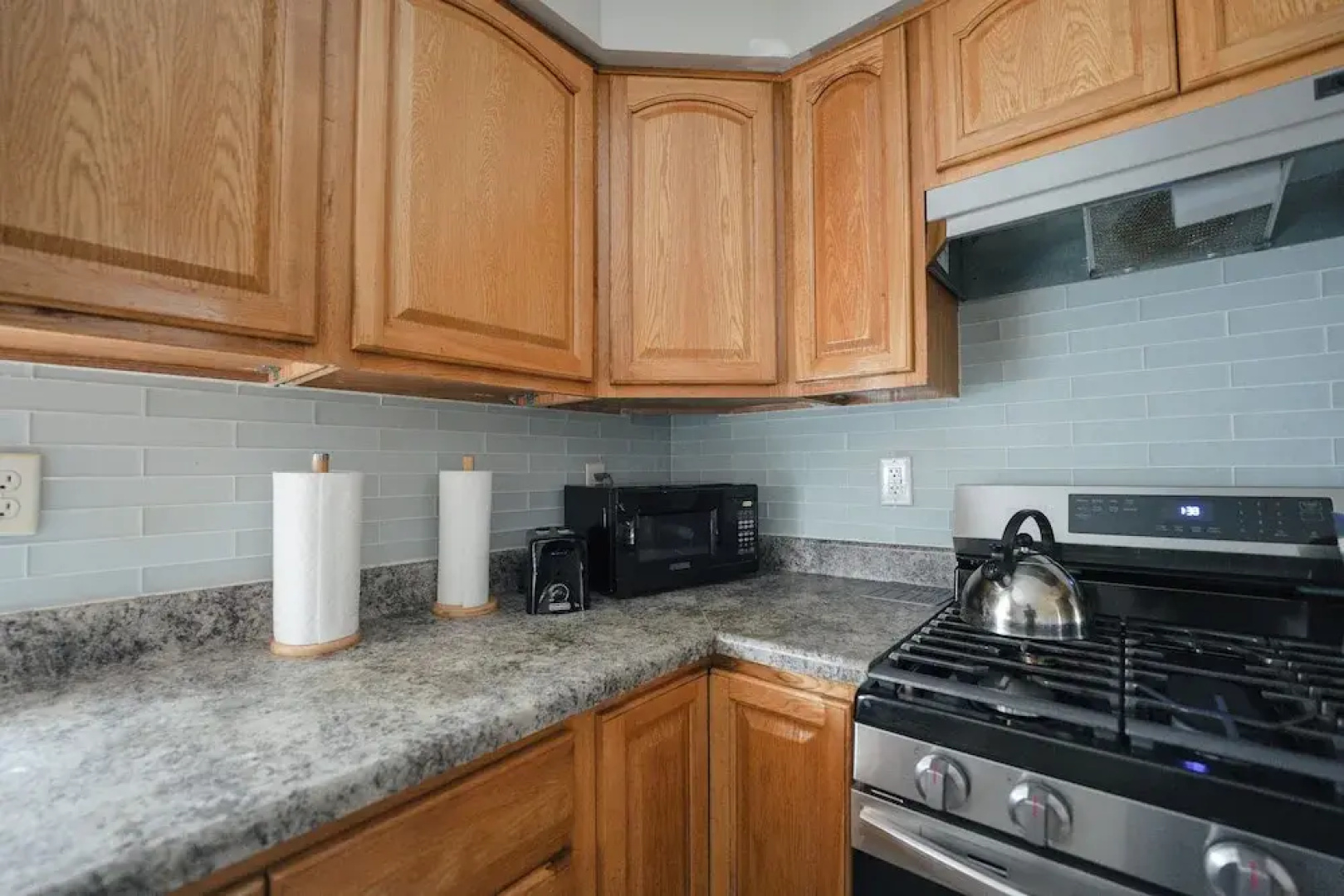 Newark Liberty Gem Brick House Apt 3