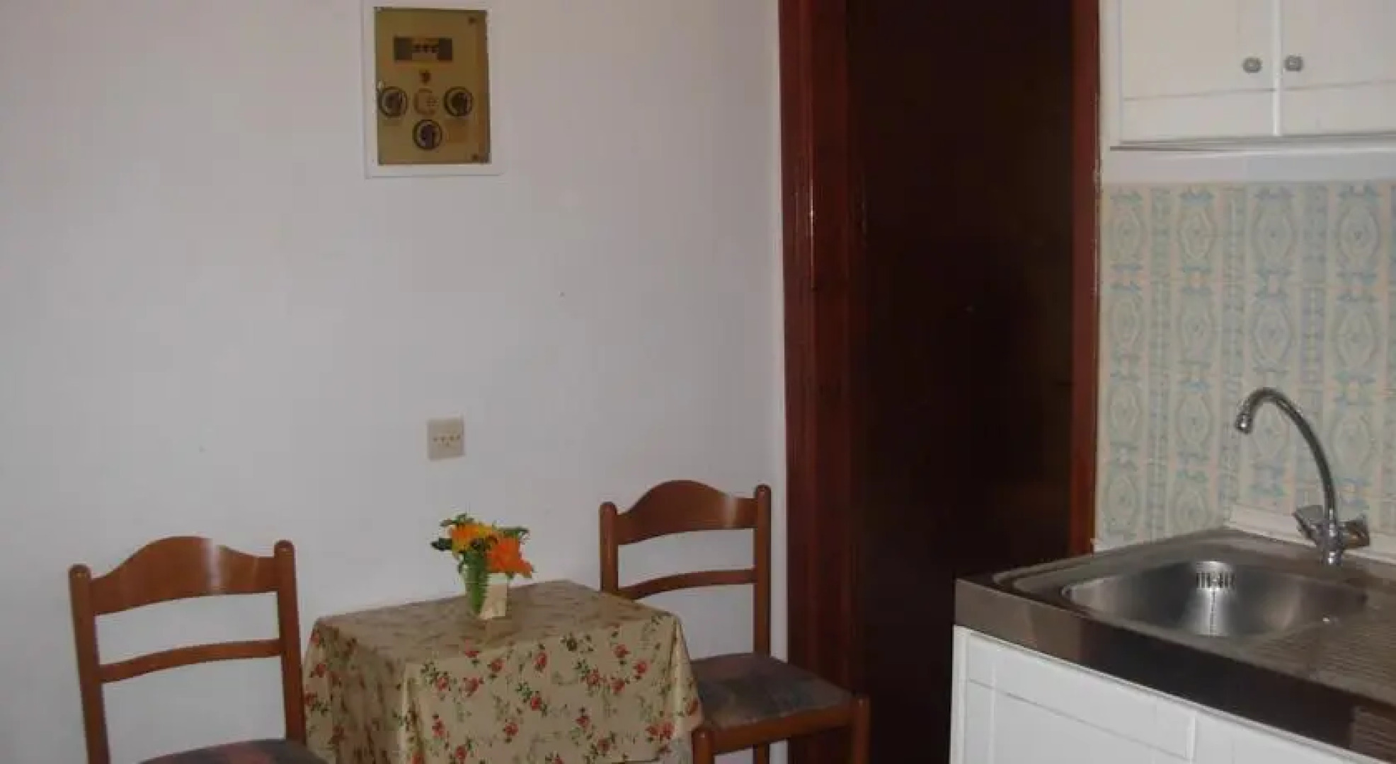 Harrys Bar & Apartments 2