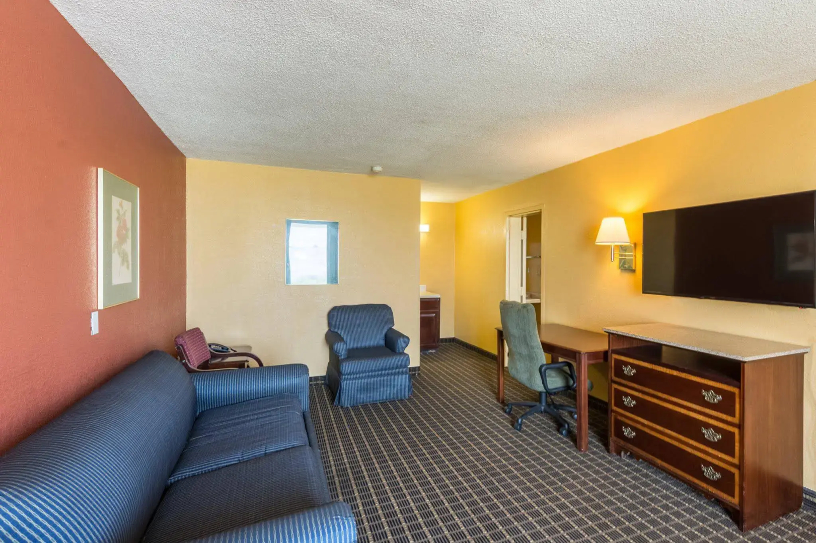 Econo Lodge Inn & Suites