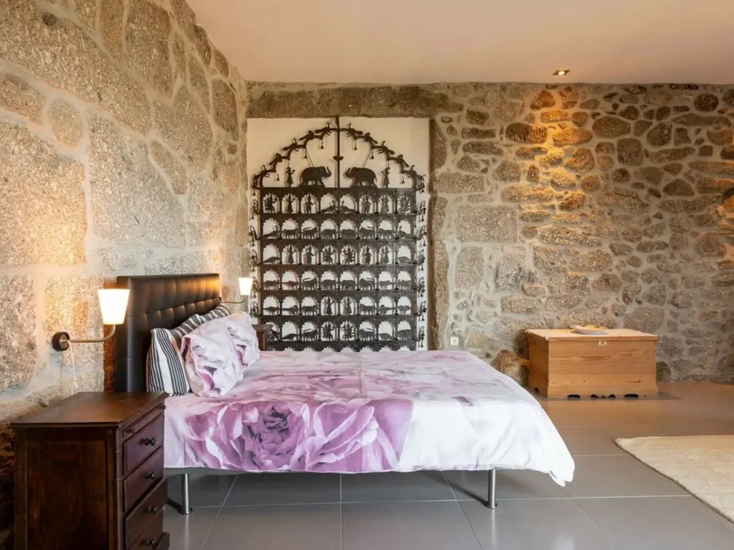 Very Spacious Apartment With Lots of Grandeur and Great Views