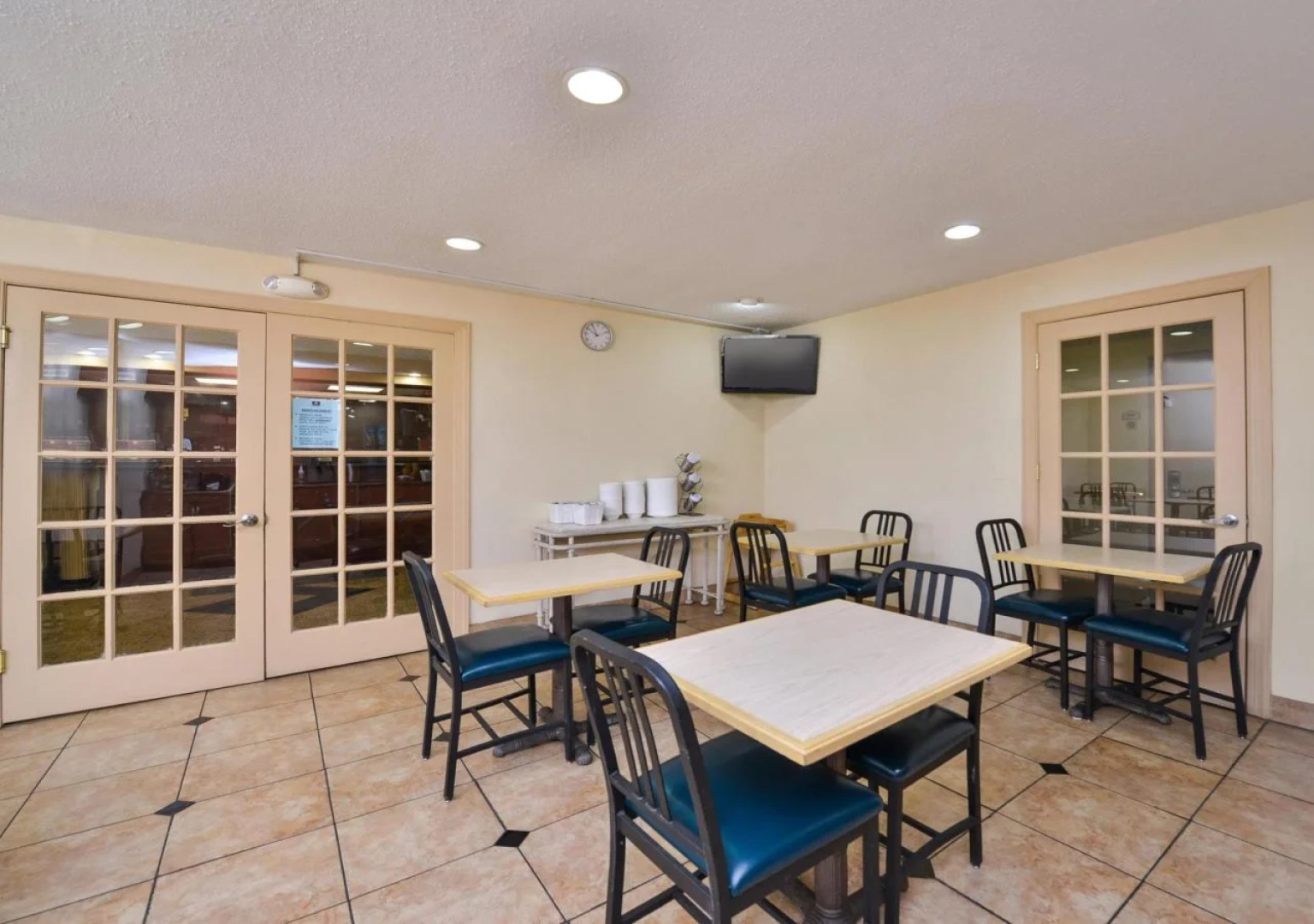 Red Carpet Inn - Newark Airport