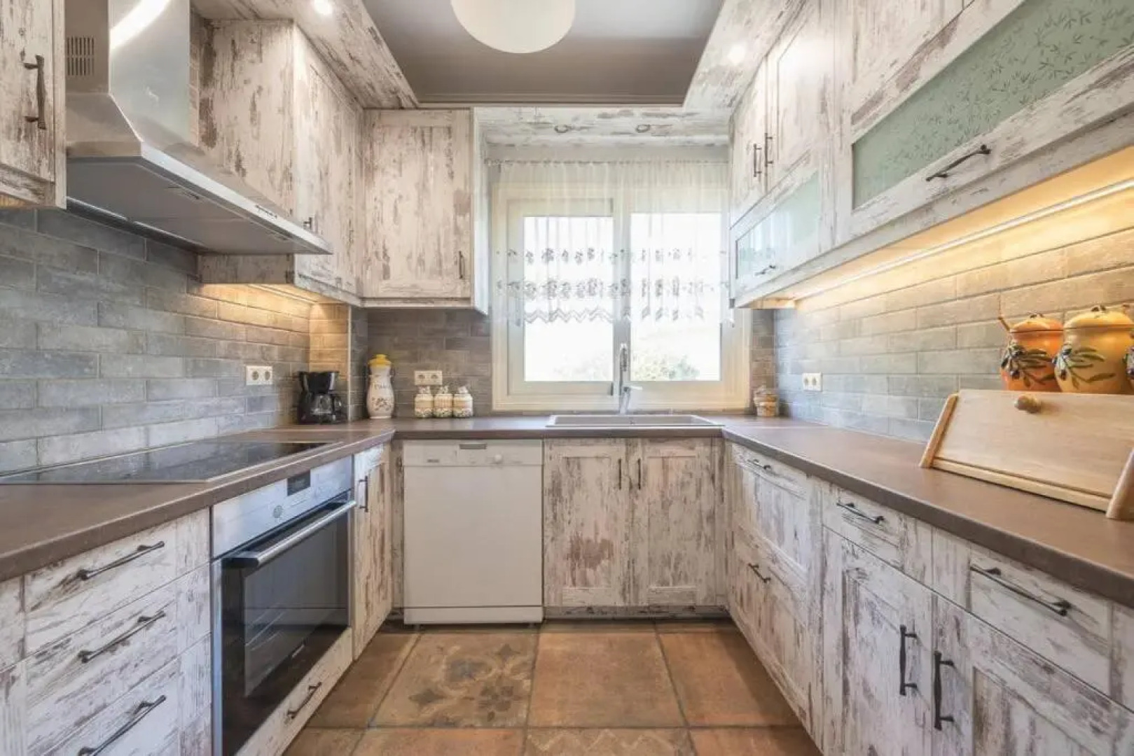 Seaside 2BR apartment in Varkiza 2mins walk from beach